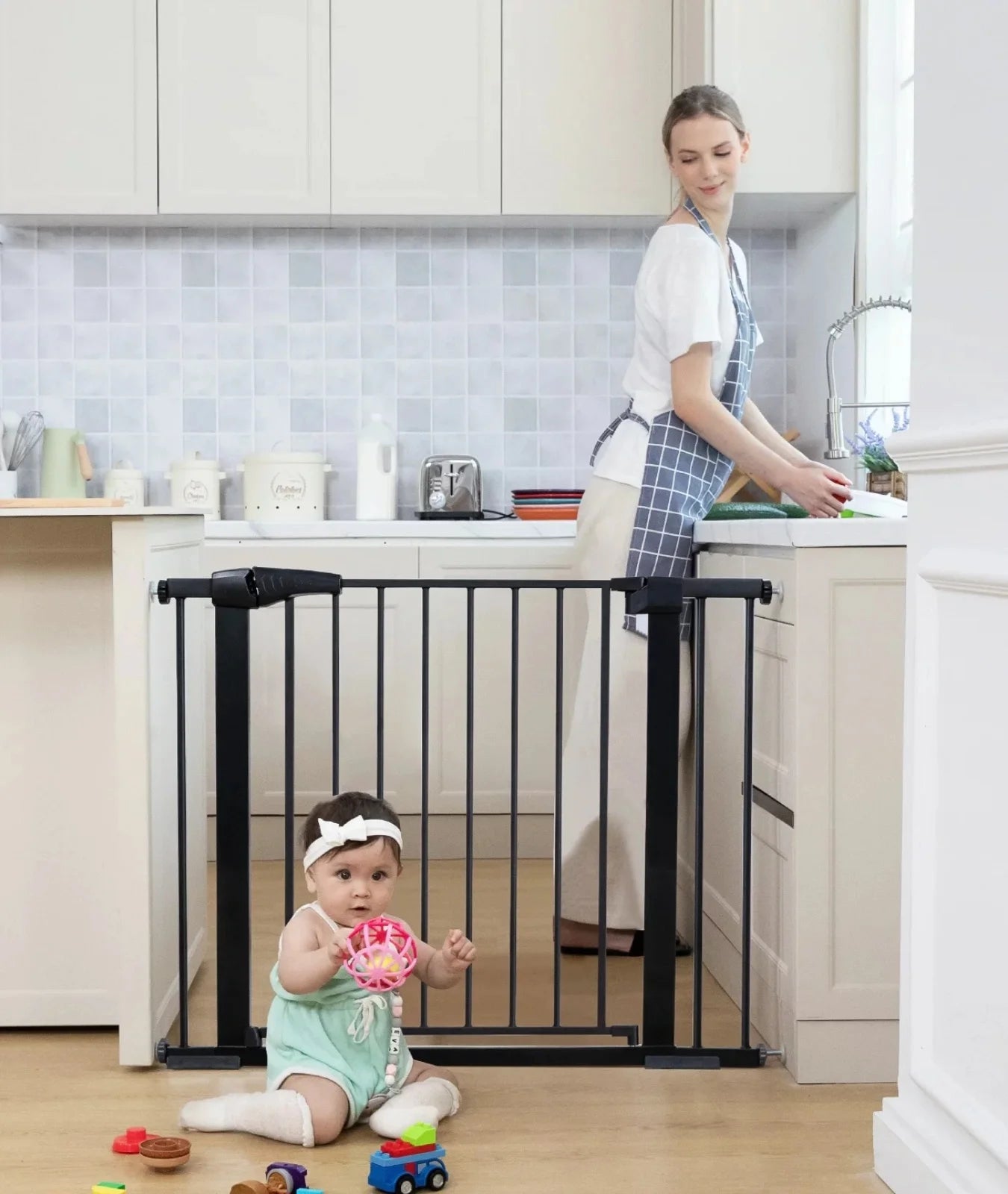 Baby Safety Gate: Adjustable 29.5''-40.5'' Wide Pressure-Mounted Gate for Top of Stairs & Doorways – Sleek Black Design!